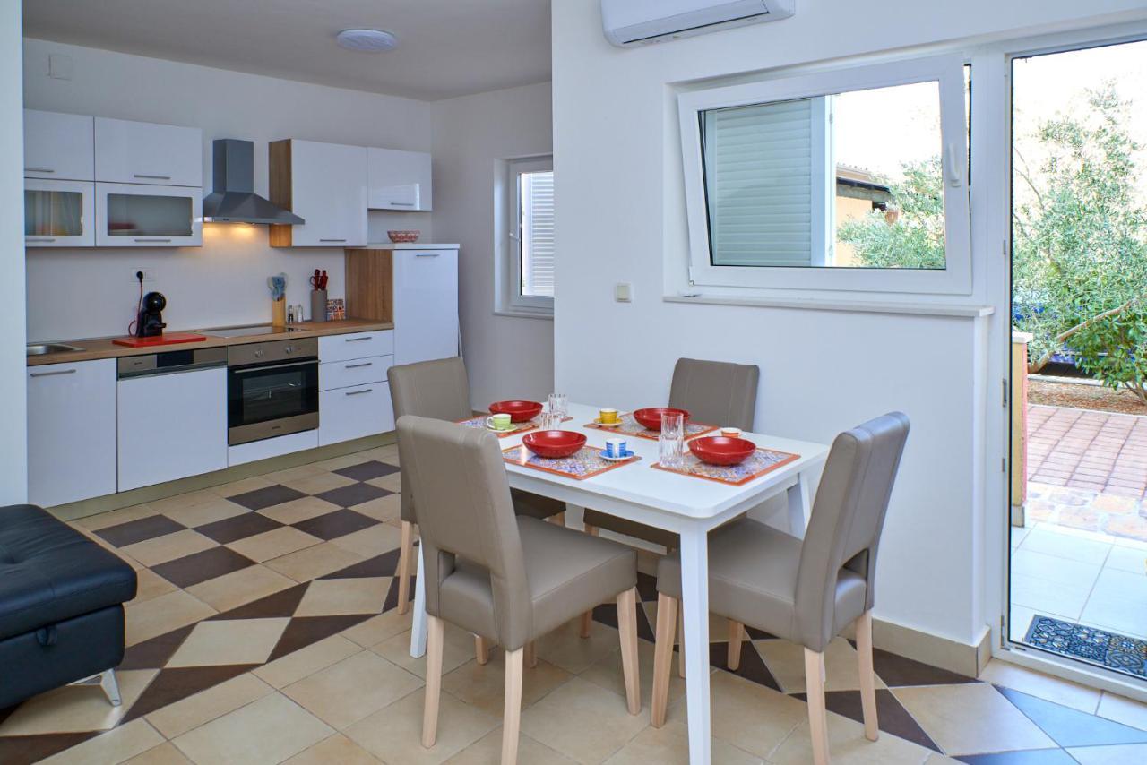 Cittanova Boutique Apartment Con Piscina Novigrad Istria エクステリア 写真